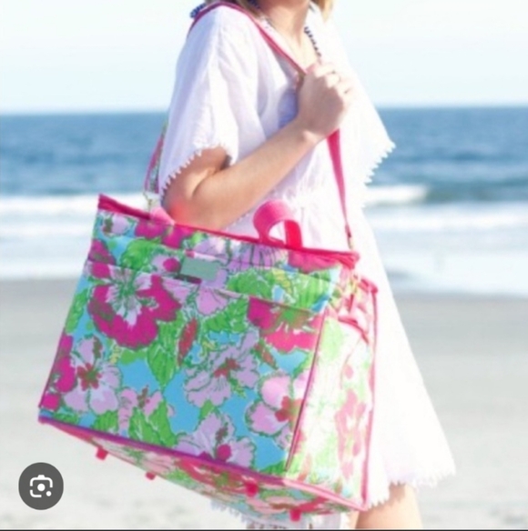 Lilly Pulitzer Handbags - Lilly Pulitzer Big Flirt Beach Cooler Bag Insulated